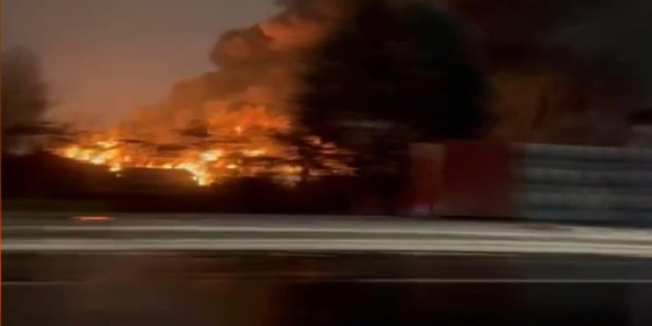 Son Dakika | Esenyurt'ta fabrika yangını: Çok sayıda ekip sevk edildi