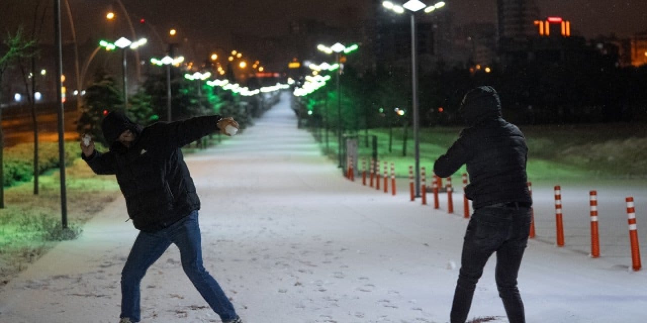 Başkent'te kar neşesi: Lapa lapa yağdı