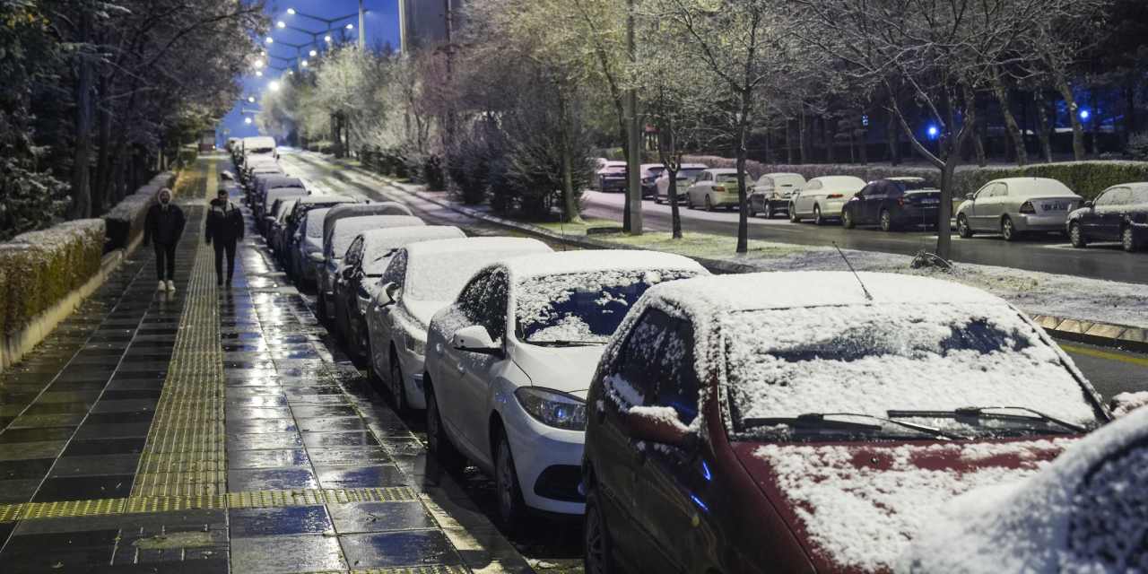 Yoğun kar yağışı eğitimi durdurdu: Birçok ilde okullar tatil edildi!