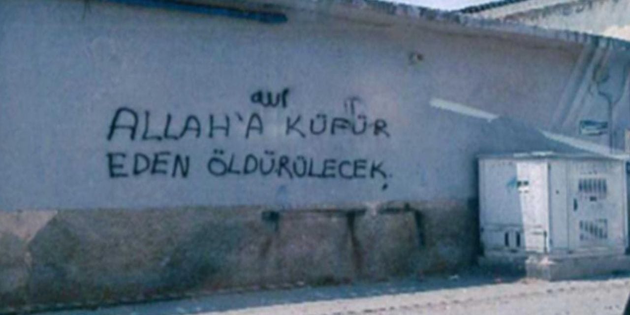"Allah'a küfür eden öldürülecek" yazısının altından IŞİD çıktı