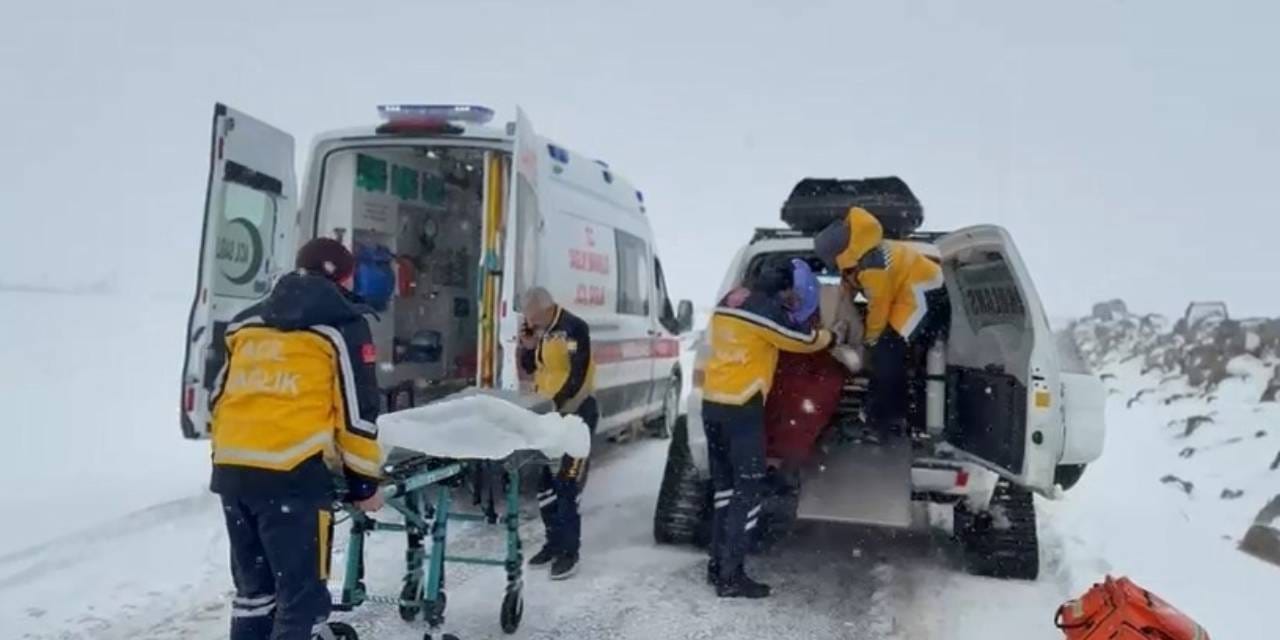 Şanlıurfa'da hastalar paletli ambulansla naklediliyor