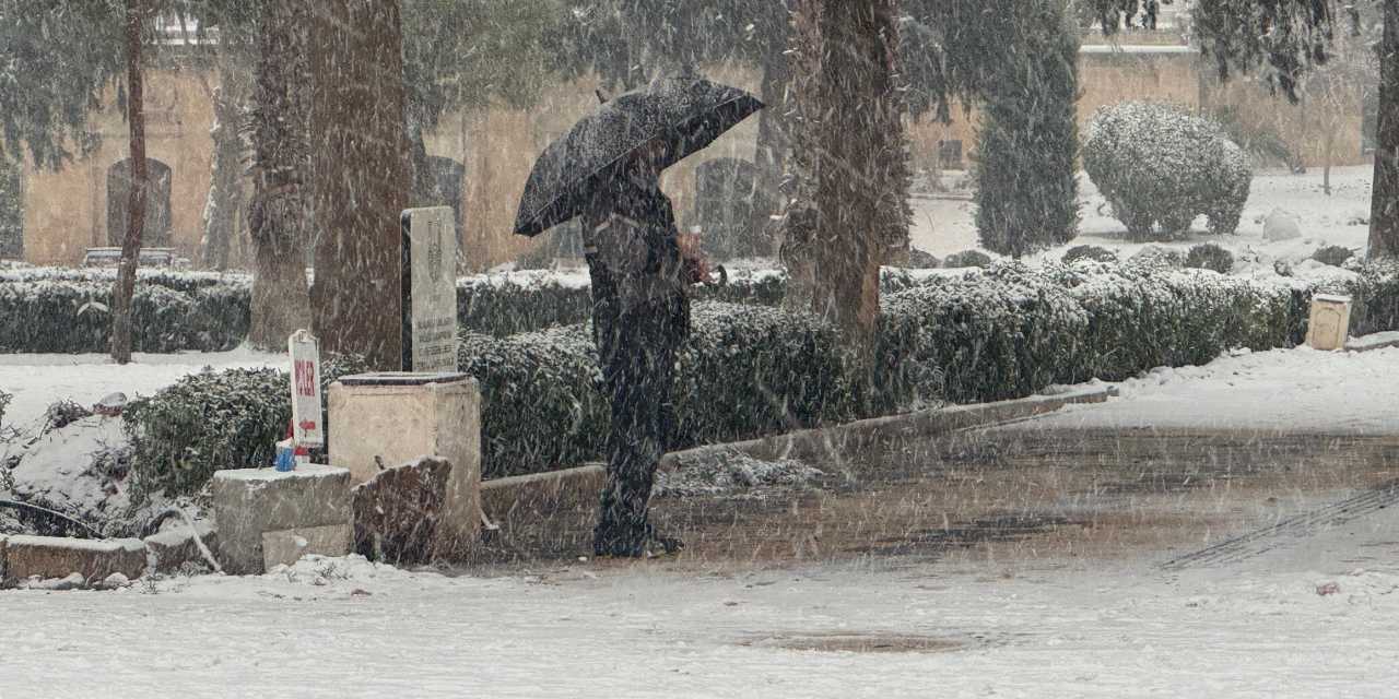 Şanlıurfalılar kar yağınca ilk iş karsambaç yaptı