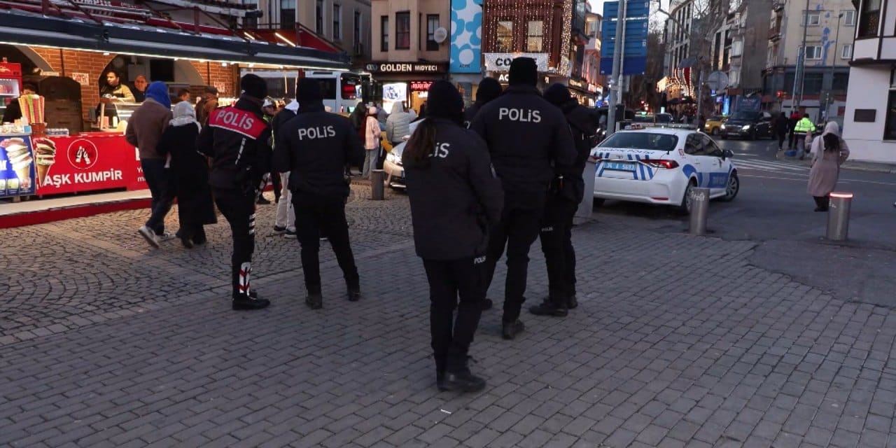 Yılbaşı kutlamaları öncesi denetimler artırıldı: Vatandaşlar kendilerini dışarı attı