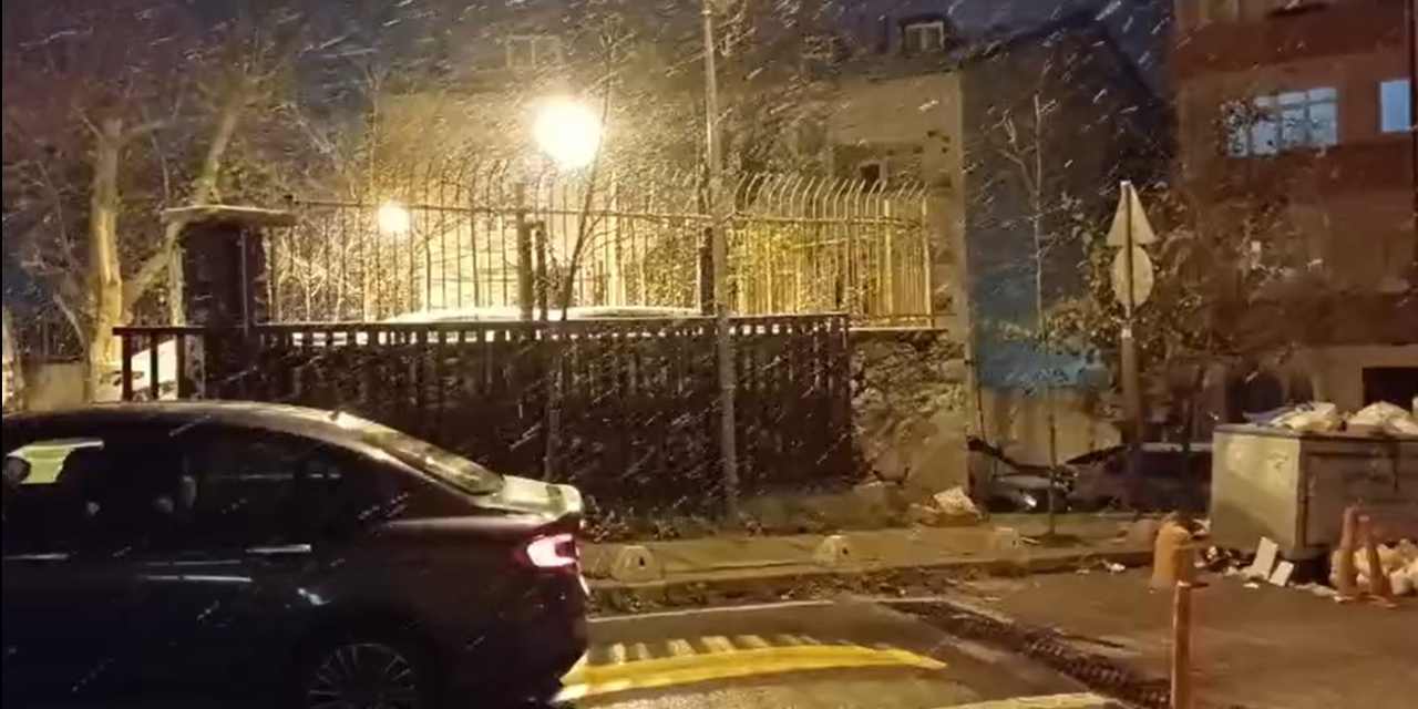 İstanbul'un sokakları yeni yıla beyaz örtü ile girdi