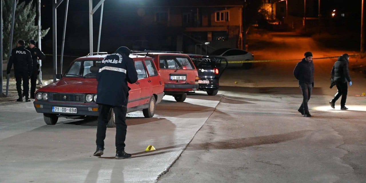 Kırıkkale’de silahlı kavga: Genç, kendisini ve yeğenini kazara vurdu