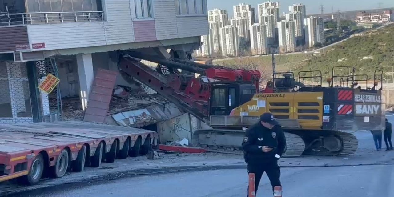 TIR binaya çarptı ev boşaltıldı