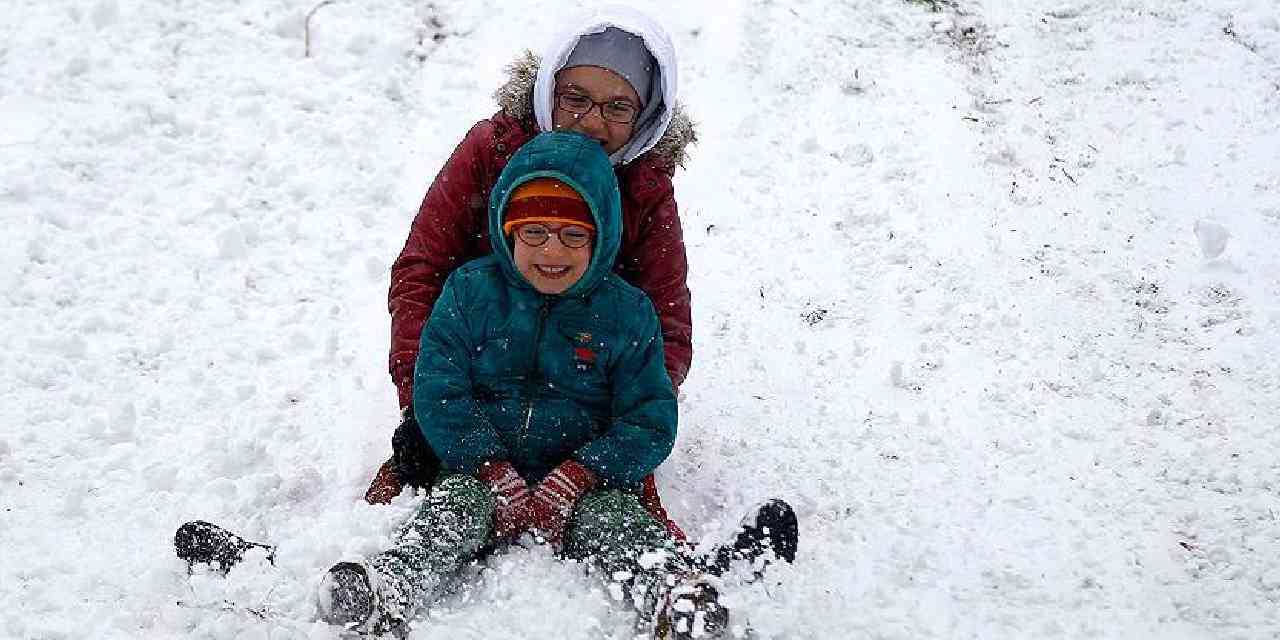 Kar yurdu esir aldı, okullar tatil edildi: İşte eğitime ara verilen iller!