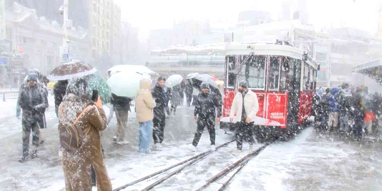 Taksim bembeyaz oldu!