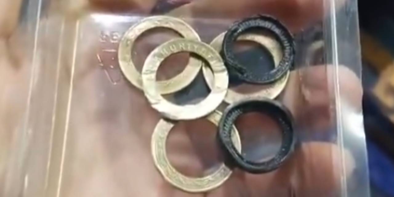 Para gerçekten pul oldu! Atölyedeki çıraklar bisiklet tamirinde kullanıyor...