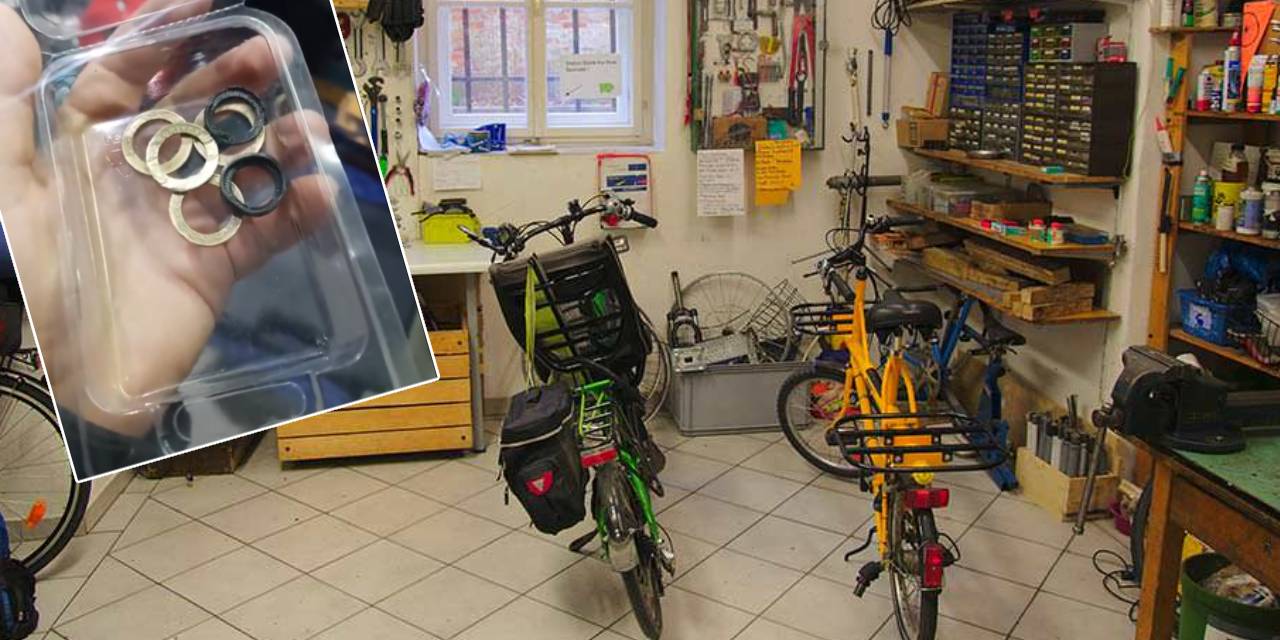 Para gerçekten pul oldu! Atölyedeki çıraklar bisiklet tamirinde kullanıyor...