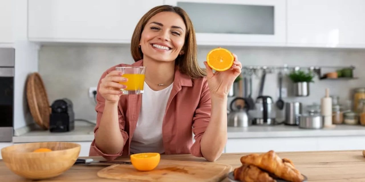 Hava kiriliğine karşı maskeden önce portakal suyu!