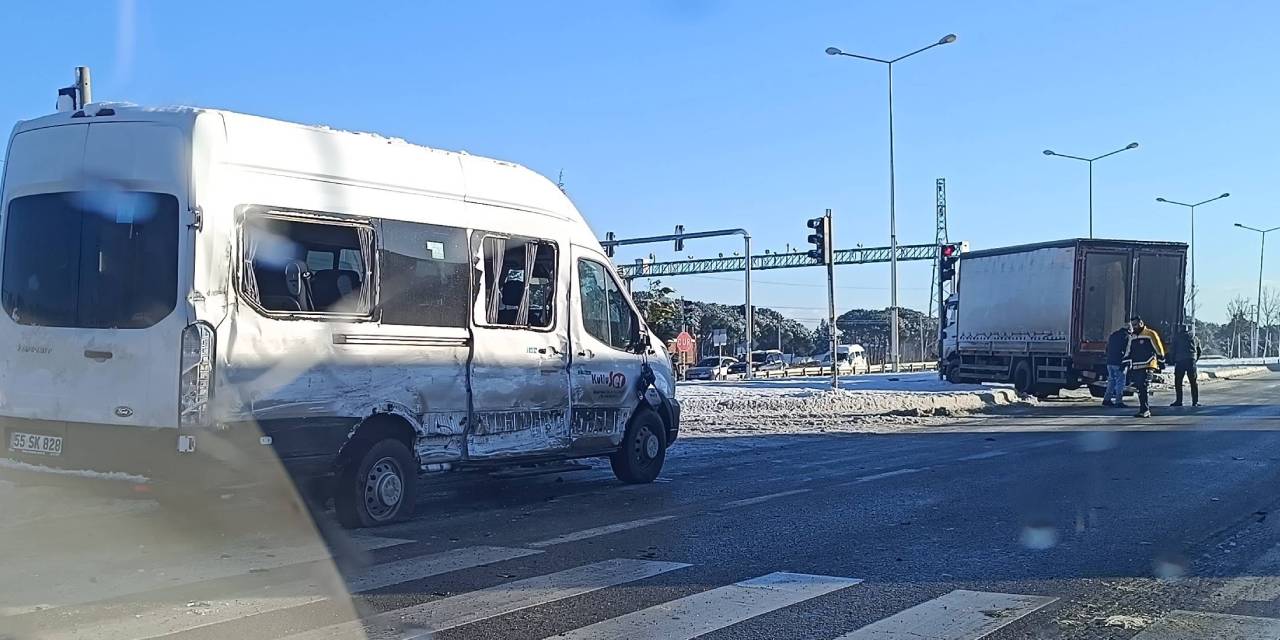 Samsun'da buzlanma nedeniyle zincirleme kaza!
