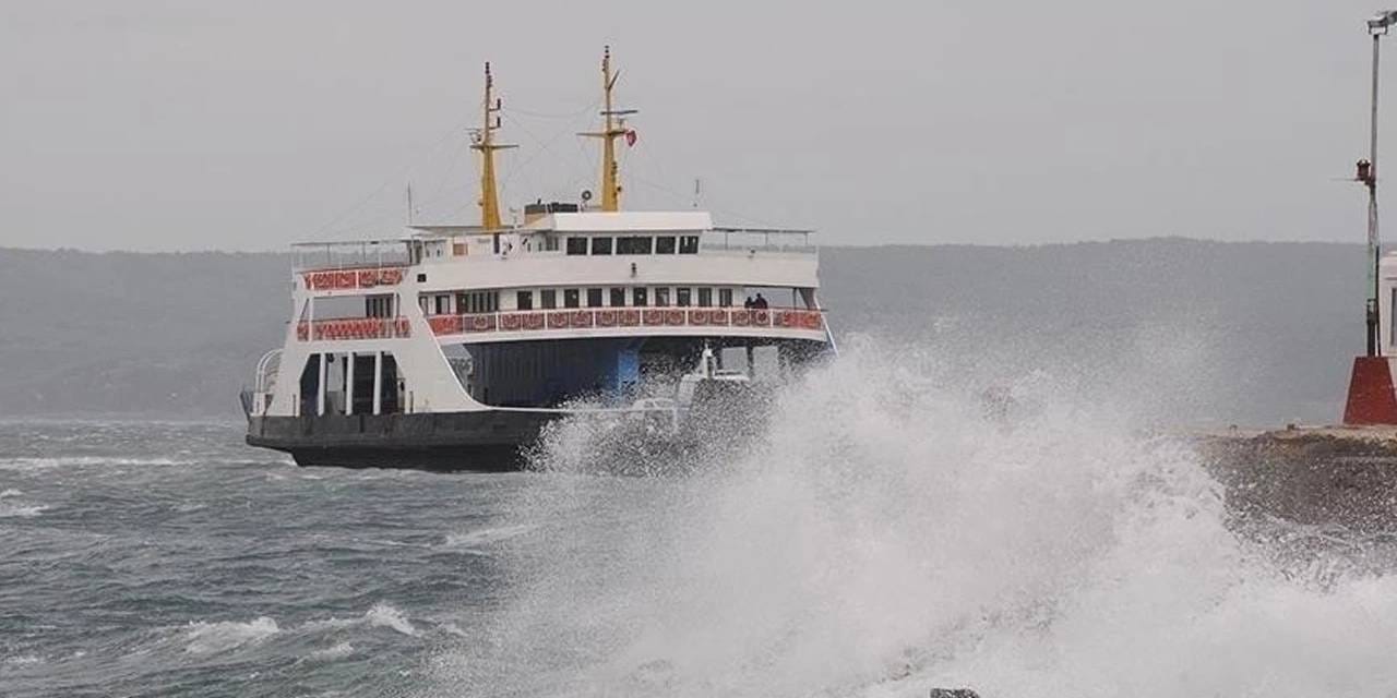 Güney Marmara'da feribot seferlerine fırtına engeli