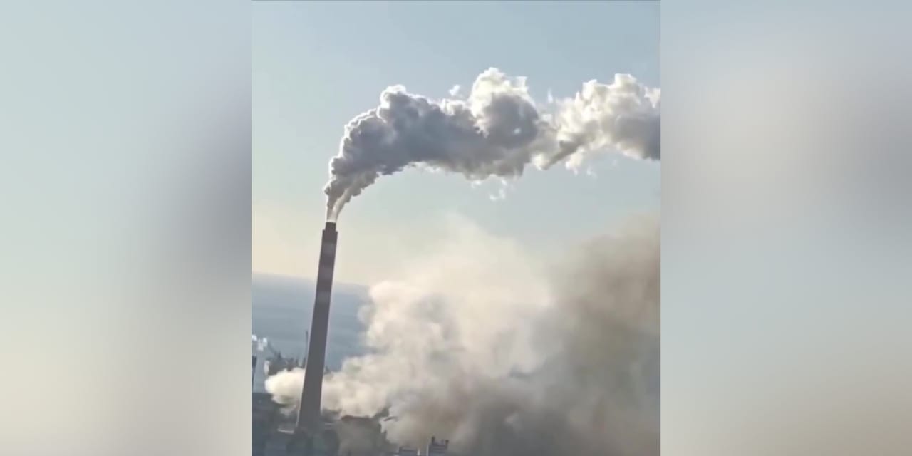 Hatay'da demir çelik fabrikasında patlama: Yoğun duman paniğe yol açtı