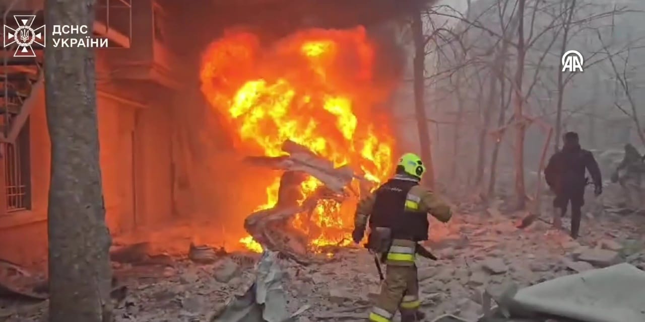 Rusya Ukrayna'da AVM'yi hedef aldı: 20'den fazla yaralı