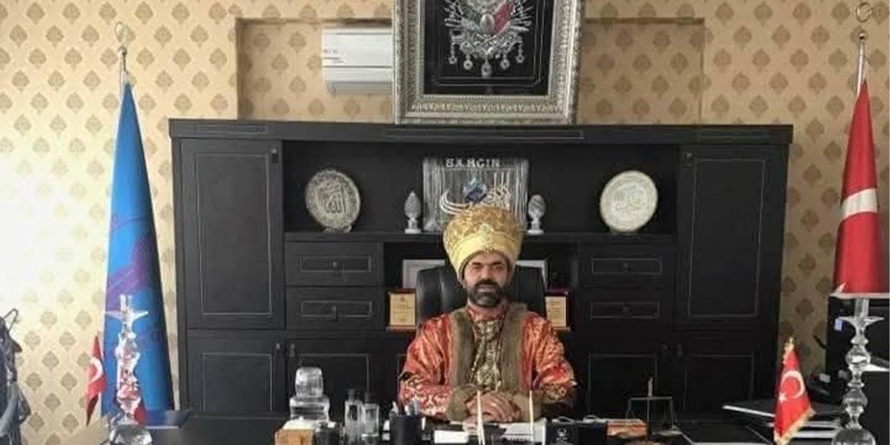 Seçime böyle gidiyor: Padişah gibi poz verdi