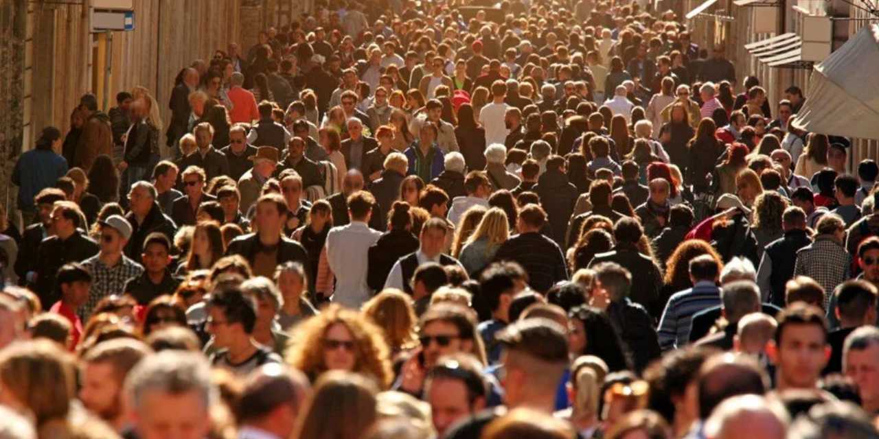 Orta sınıf çöktü sözü boşa değilmiş! İktisat profesörü açıkladı: 18 asgari maaş ile anca..