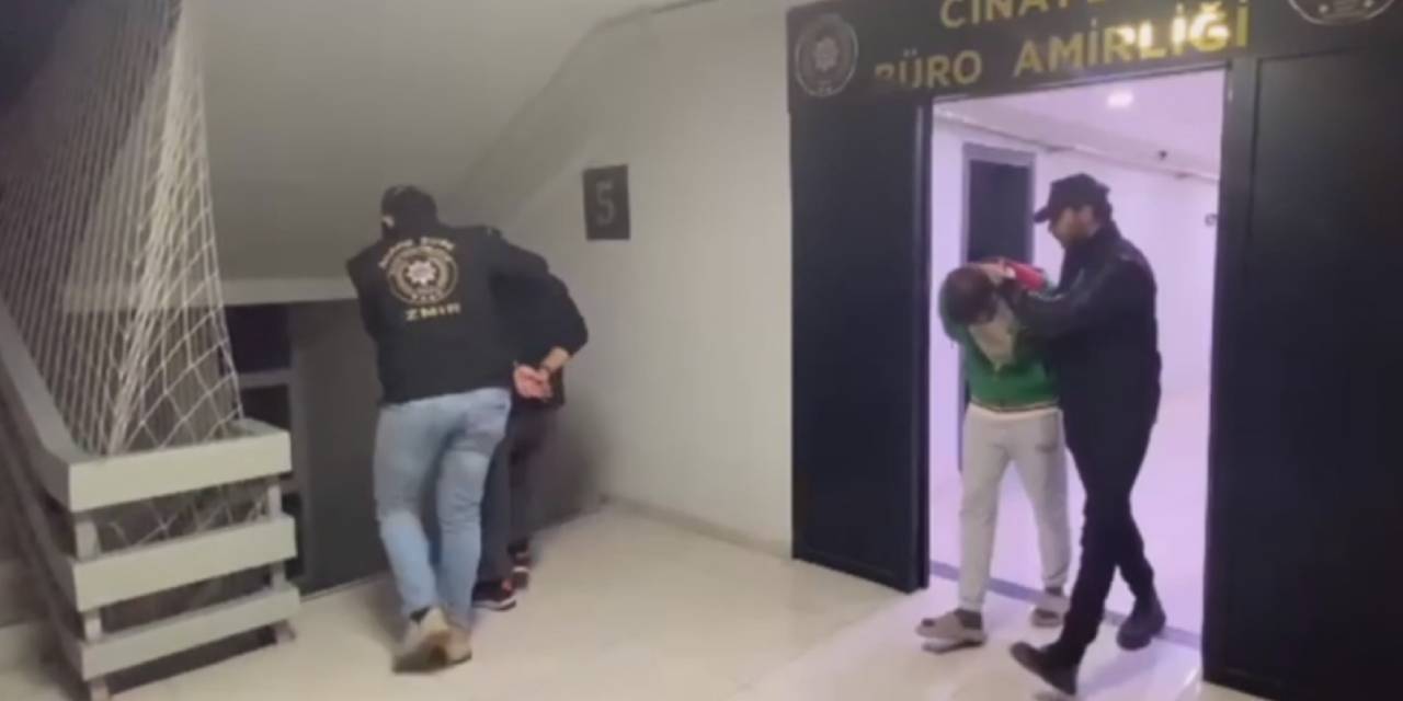 Annesinden para istedi vermeyince bıçaklayarak katletti! Cinayeti 'kan lekesi' aydınlattı