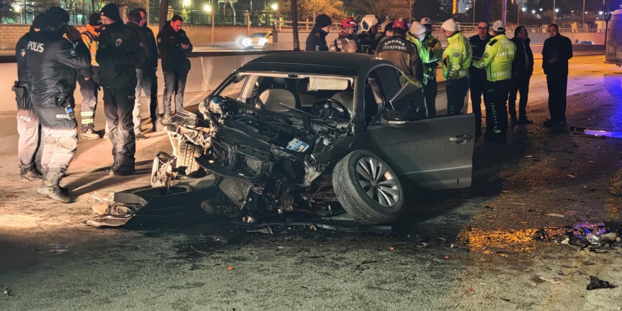 Önce bariyere sonra minibüse çarptı: 1 ölü 2 yaralı