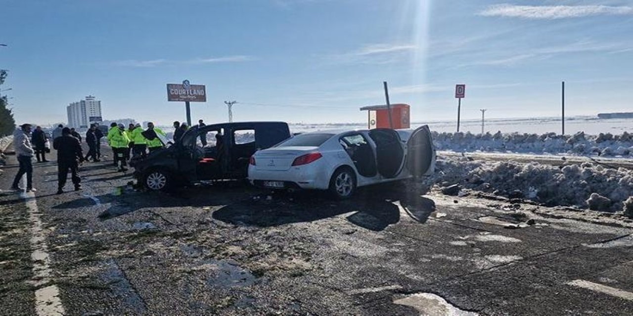 Diyarbakır'da buzlanan yolda can pazarı: 12 yaralı