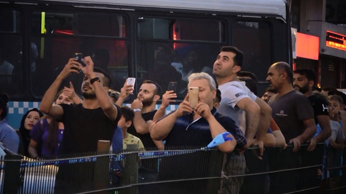 Bu kadarı pes dedirtti! İntihar girişimini görüntülemek için birbirleriyle yarıştılar!