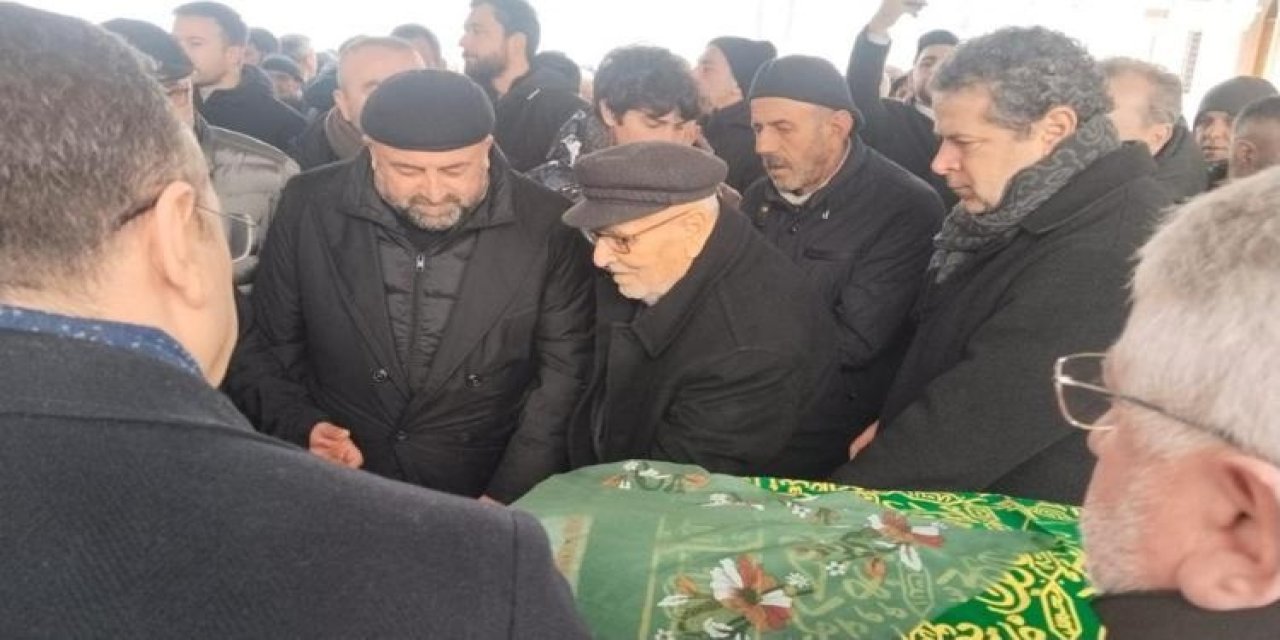 Gazeteci Cüneyt Özdemir’in en acı günü: Annesi Hamiyet Özdemir son yolculuğuna uğurlandı