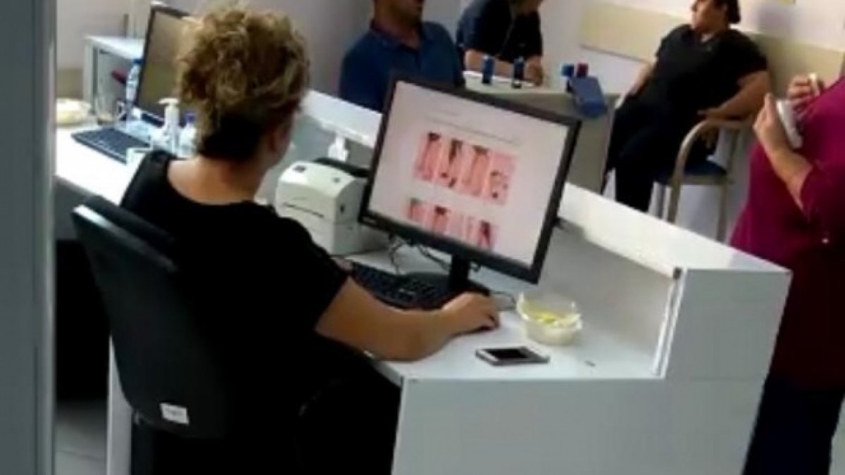 Tepki çeken görüntü... Hastalar sırada bekledi, memur alışveriş yaptı! 