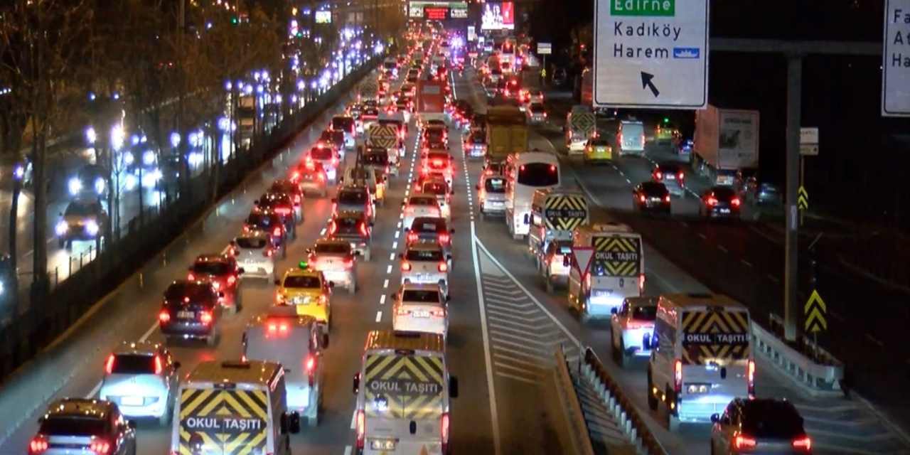 İstanbul’da haftanın ilk iş gününde trafik yoğunluğu