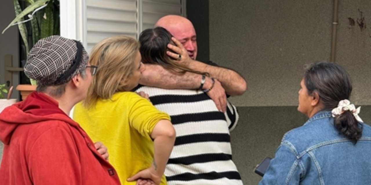 Alevlerin arasından çıktılar: Baba kız gözyaşlarıyla birbirine sarıldılar