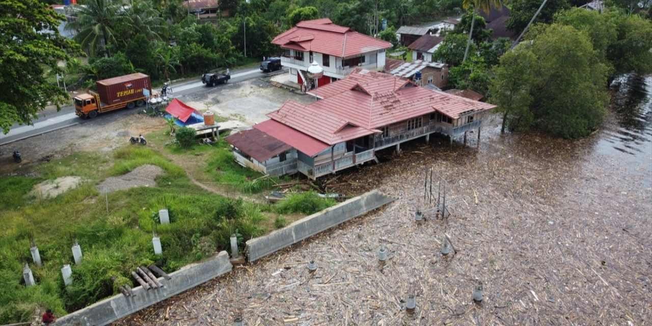 Endonezya'da sellerde can kaybı yükseldi