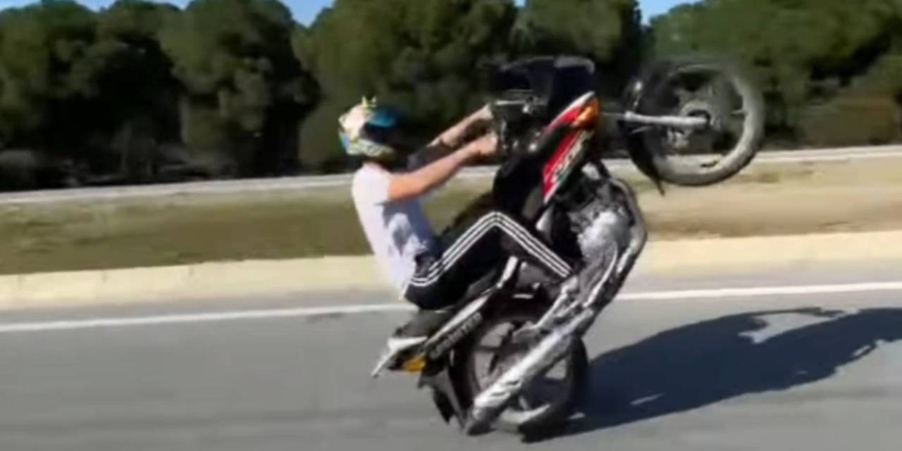 Akrobatik motosiklet şovu pahalıya patladı: Sürücüye ceza!