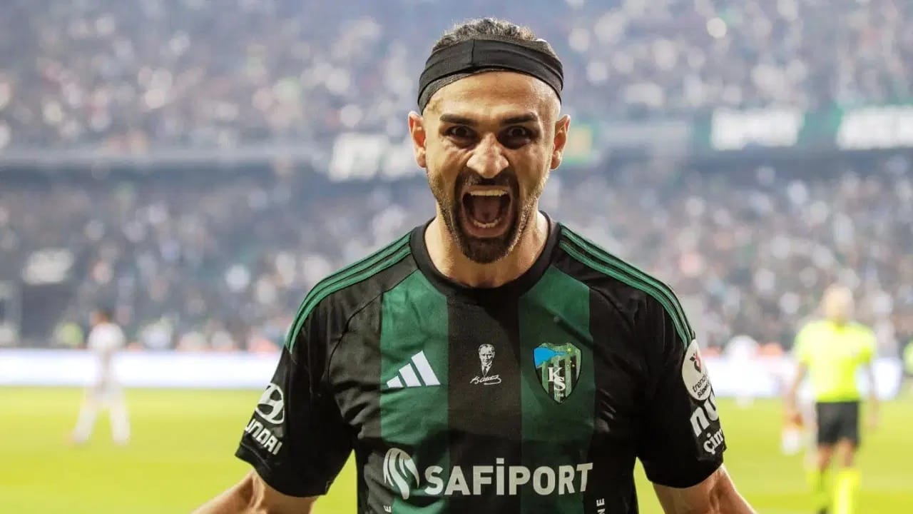 Sakaryalılar Serdar Dursun'a ateş püskürdü