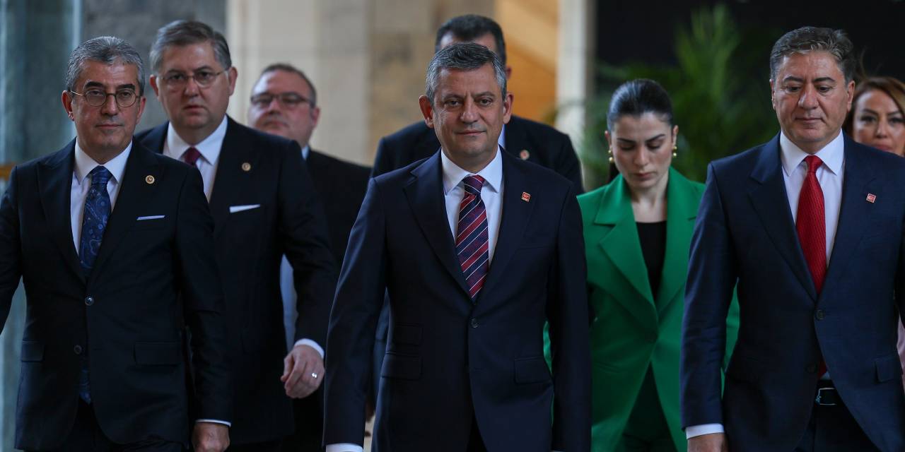 CHP'den yeni üye kampanyası: Katlanamıyorsan CHP'ye katıl