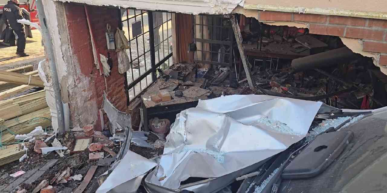 İstanbul'da feci kaza: Kamyon önce turistlere çarptı ardından dükkana daldı!