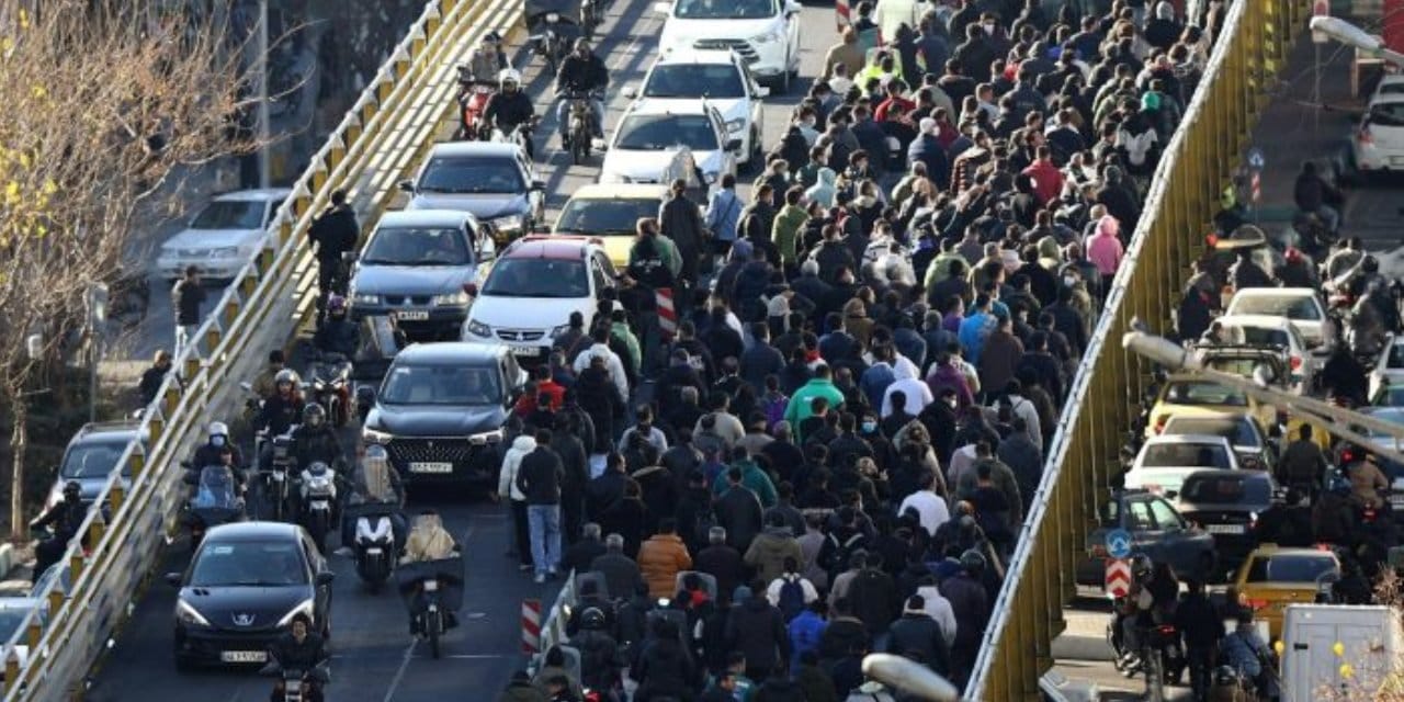 İran yanıyor: 36 ölü, bin 200 yaralı