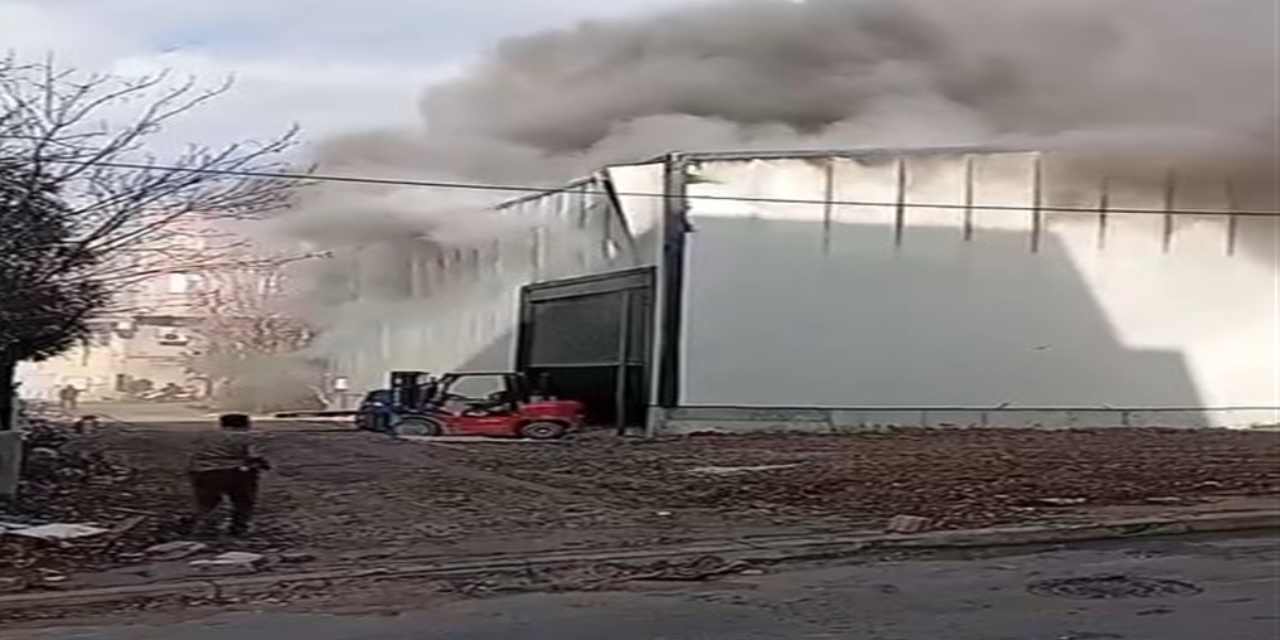 Son dakika | Esenyurt'ta mobilya imalathanesinde yangın!