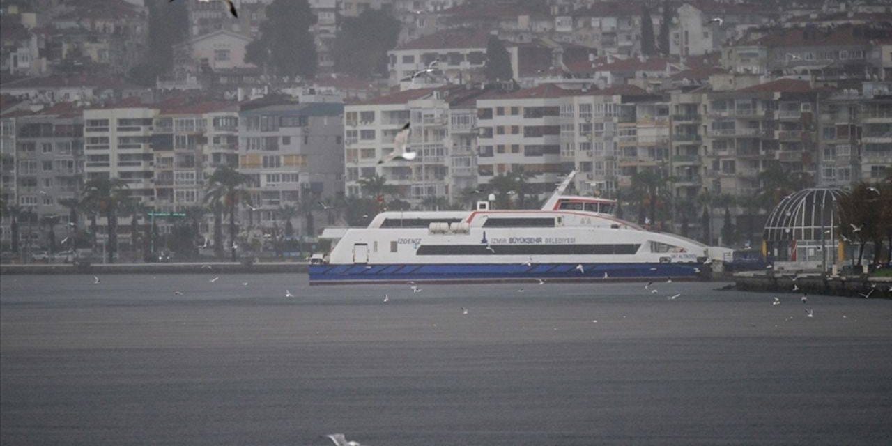 İzmir'de vapur seferleri iptal edildi