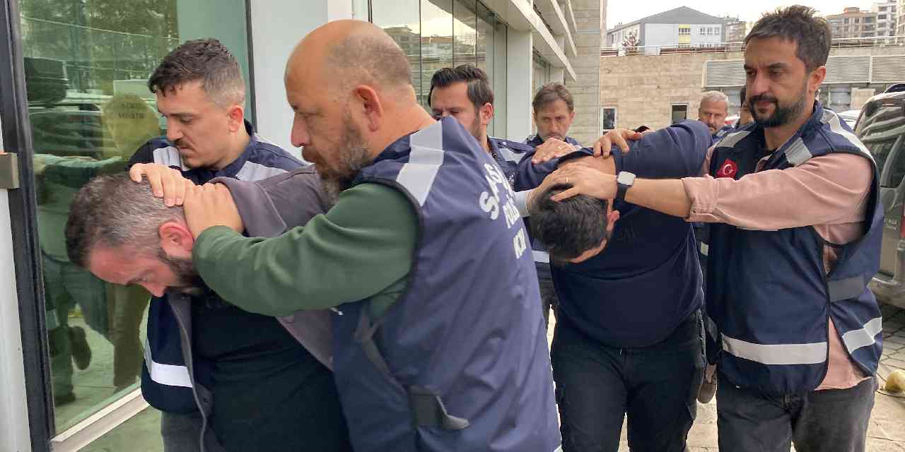 Tehdit edip 200 bin TL'sini aldılar, yetmedi bir de dövdüler