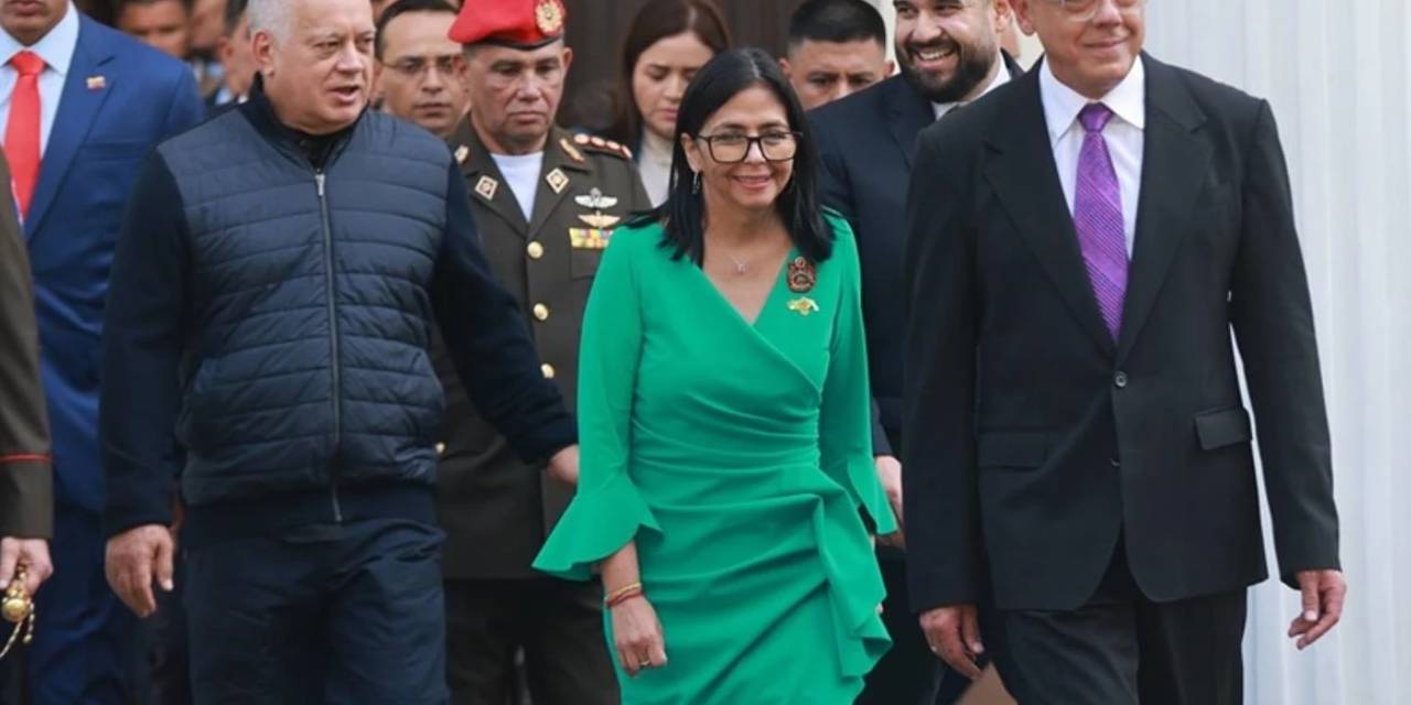 Venezuela'nın yeni liderinin kıyafeti 14 bin dolar!