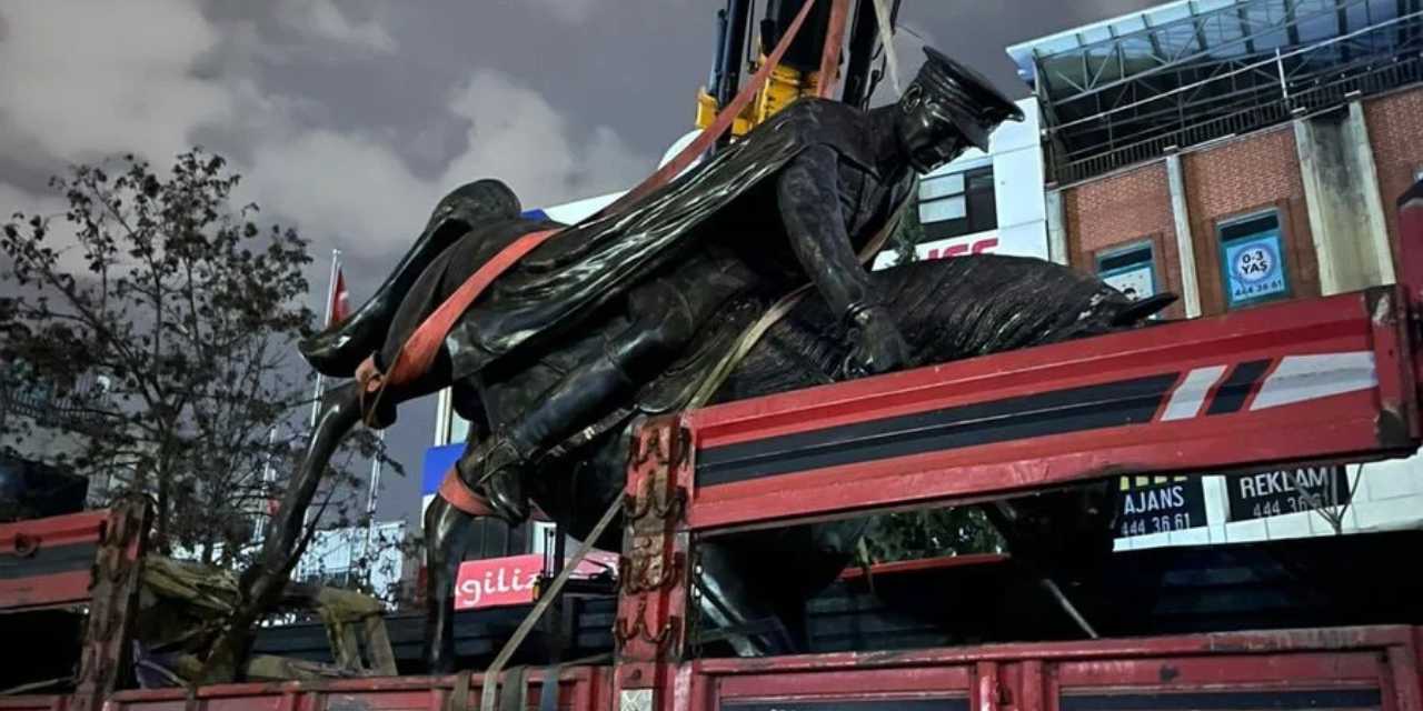 Atatürk anıtı gece yarısı sökülüp kamyona yüklendi: Durumu kaymakama soran vekilin aldığı yanıt şoke etti