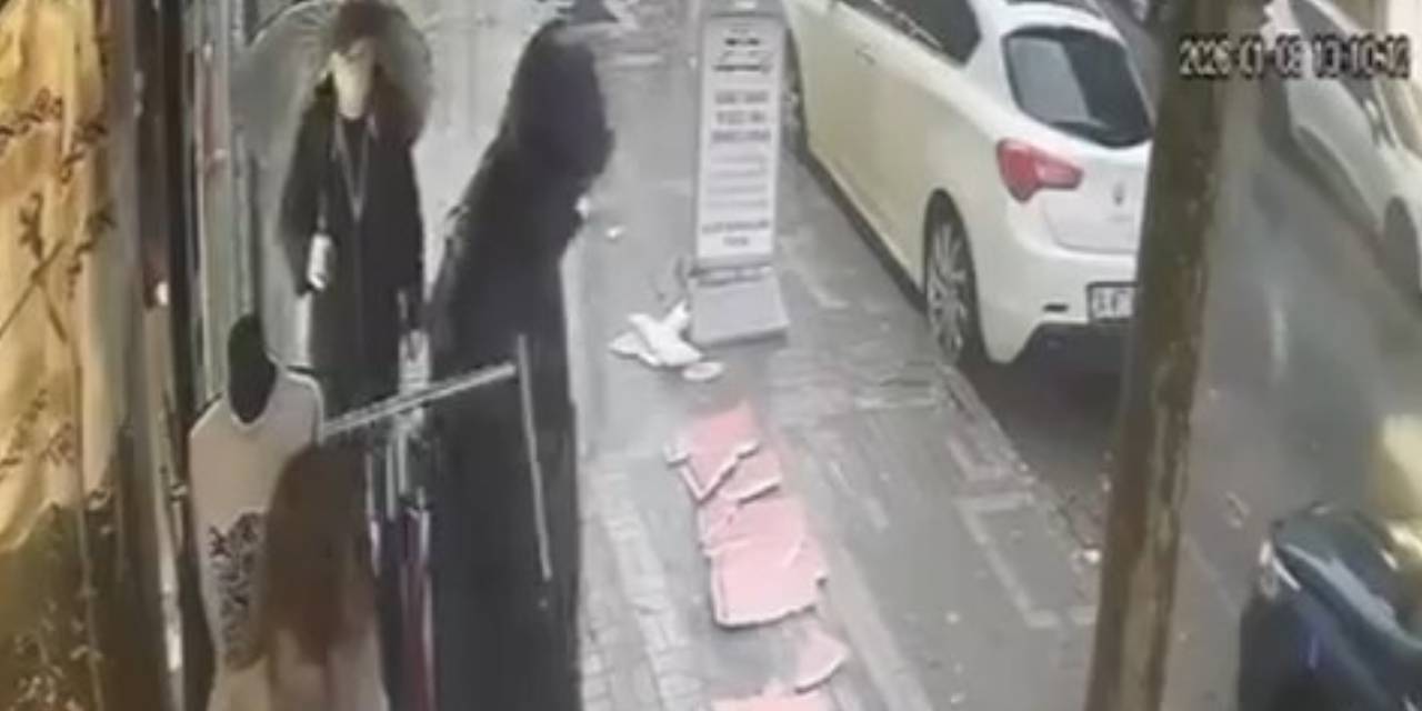 Üç adım daha atsaydı ölecekti! İstanbul'da düşen uçan kaçan çatının haddi hesabı yok
