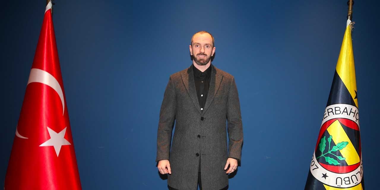 Dünya şampiyonu Fenerbahçe'de: İmzayı attı yeni görevi belli oldu