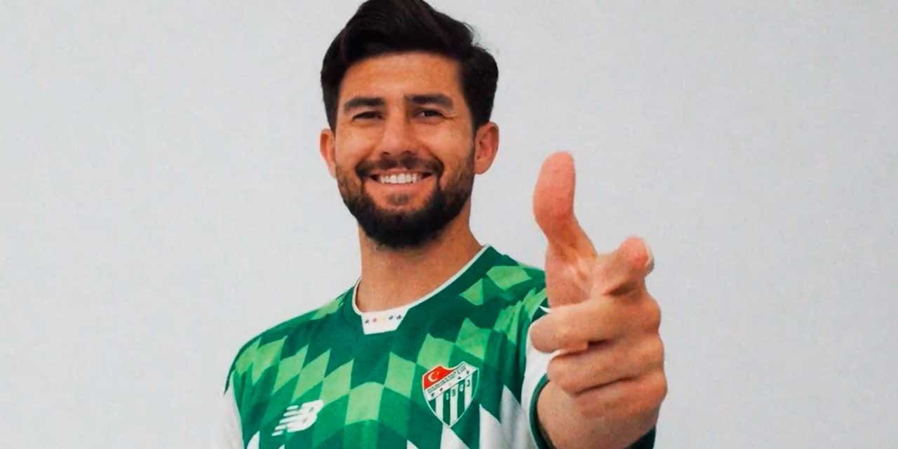 Samsunspor'dan ayrılıp Bursaspor'a imza attı