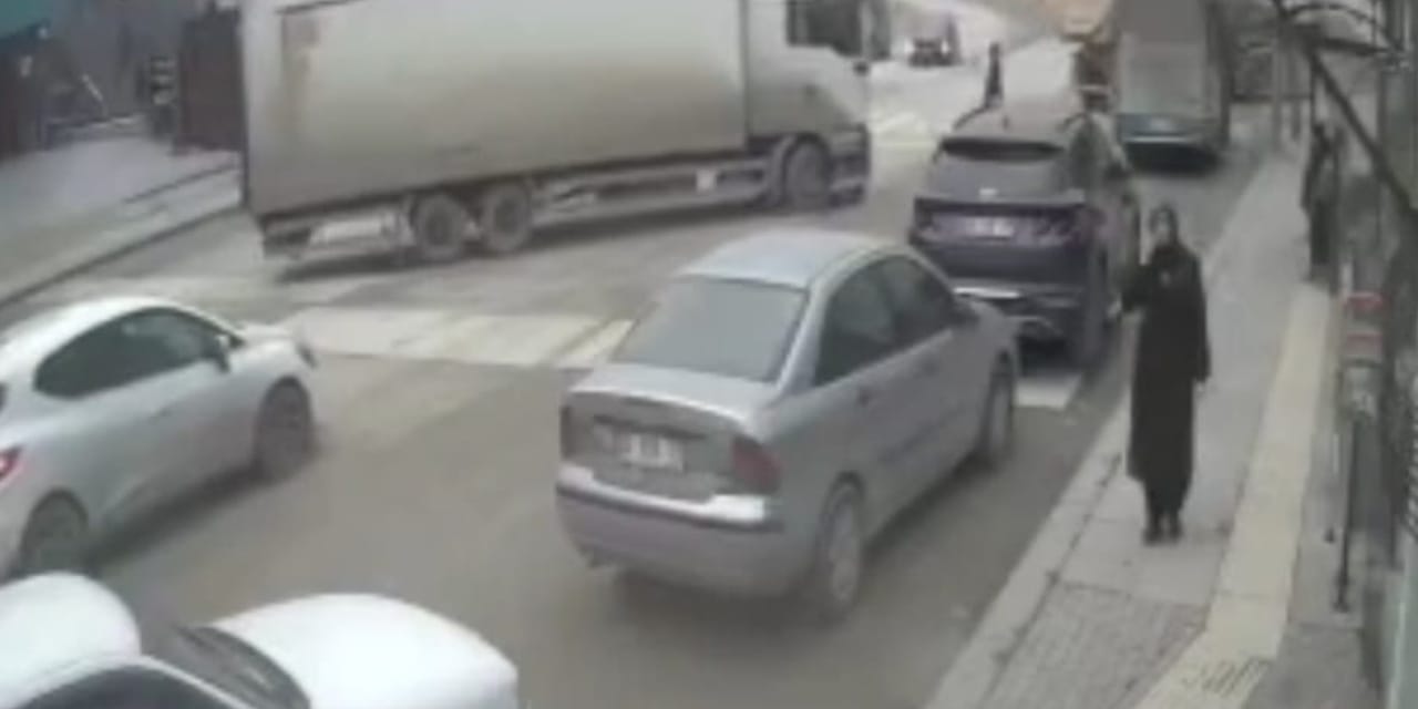 Yere düşen cüzdanını almak isterken canından oldu