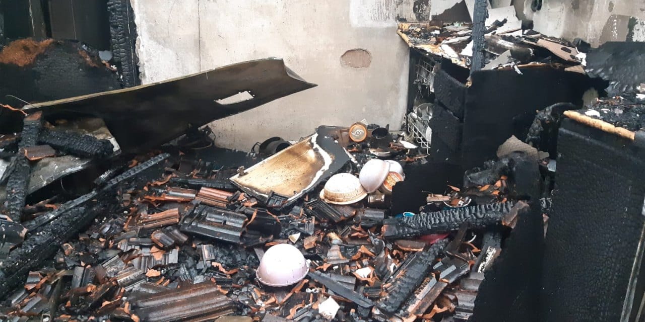 Kocaeli'de fırtına yangın çıkardı: 2 yaralı