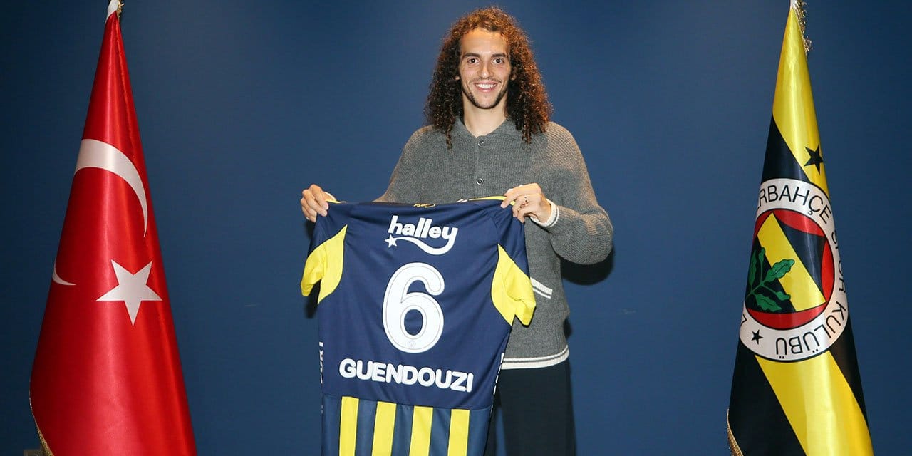 Fenerbahçe Guendouzi'yi resmen açıkladı: Formayla pozunu verdi