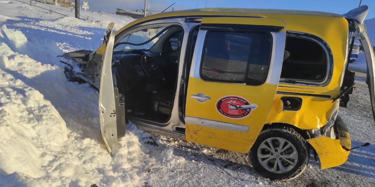 Kayseri'de yolcu minibüsü ile taksi çarpıştı: 1'i ağır 16 yaralı!