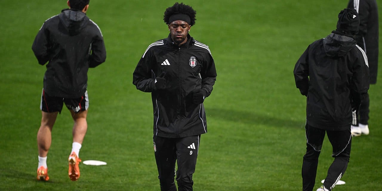 Beşiktaş'ın yıldızı kamptan ayrıldı: Nedeni belli oldu