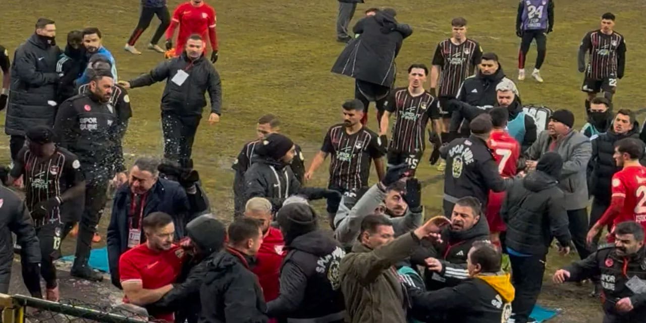 Van'da olaylı maç: Boluspor kazandı saha karıştı