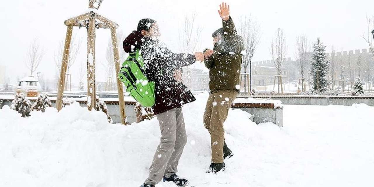 Pazartesi okullar tatil olacak mı? Valilik kar tatilini duyurdu mu?